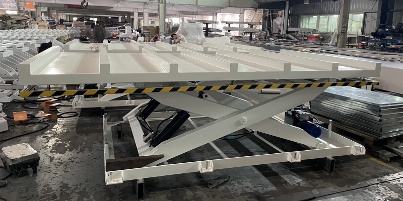 Elevatore idraulico con 6 posizioni fork per mobili a pannello: soluzione di trasferimento di materiale personalizzato
