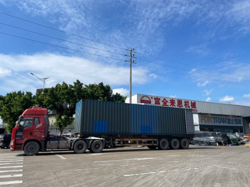 Due linee complete di produzione di piegatura e sigillatura di cartoni spedite in Perù per l'aggiornamento della capacità di imballaggio locale